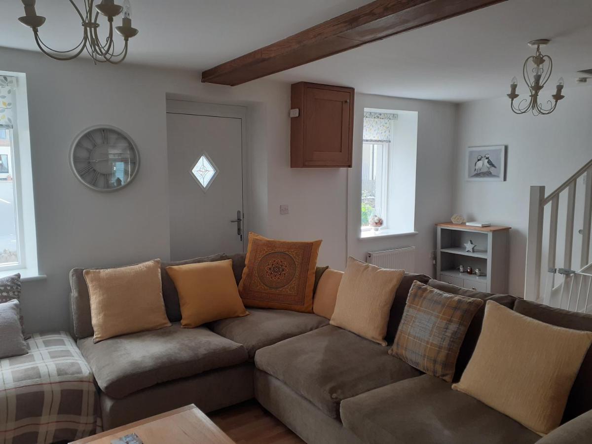 Gwenallt Dwyran Bagian luar foto