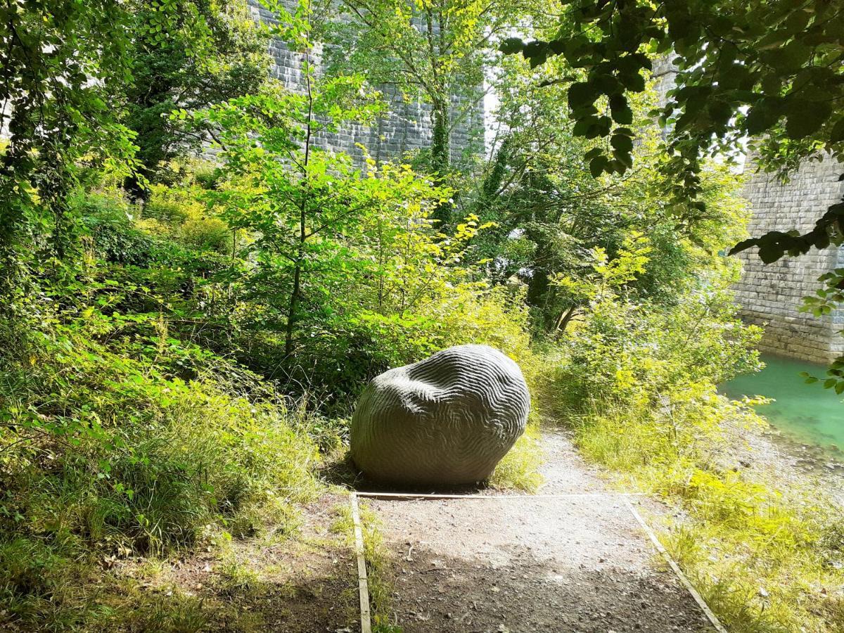Gwenallt Dwyran Bagian luar foto