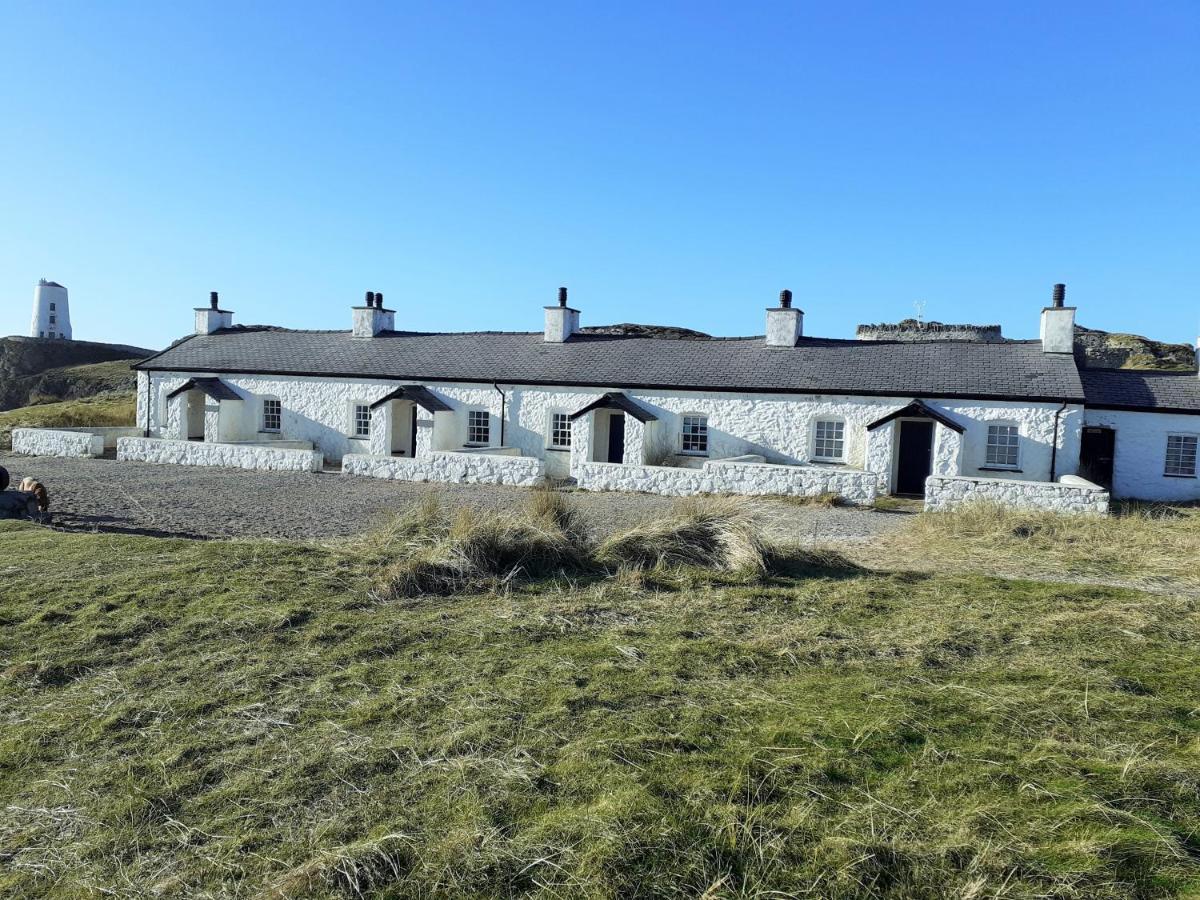 Gwenallt Dwyran Bagian luar foto