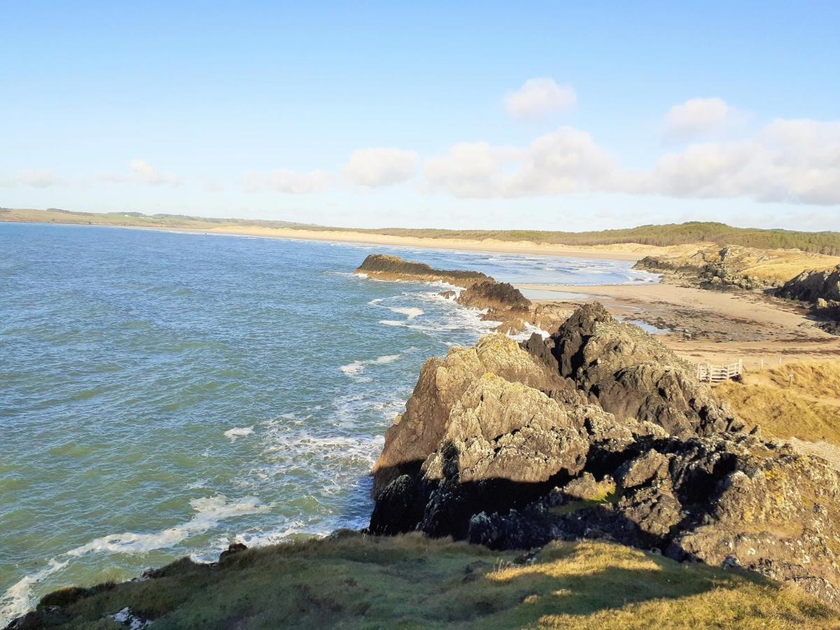 Gwenallt Dwyran Bagian luar foto
