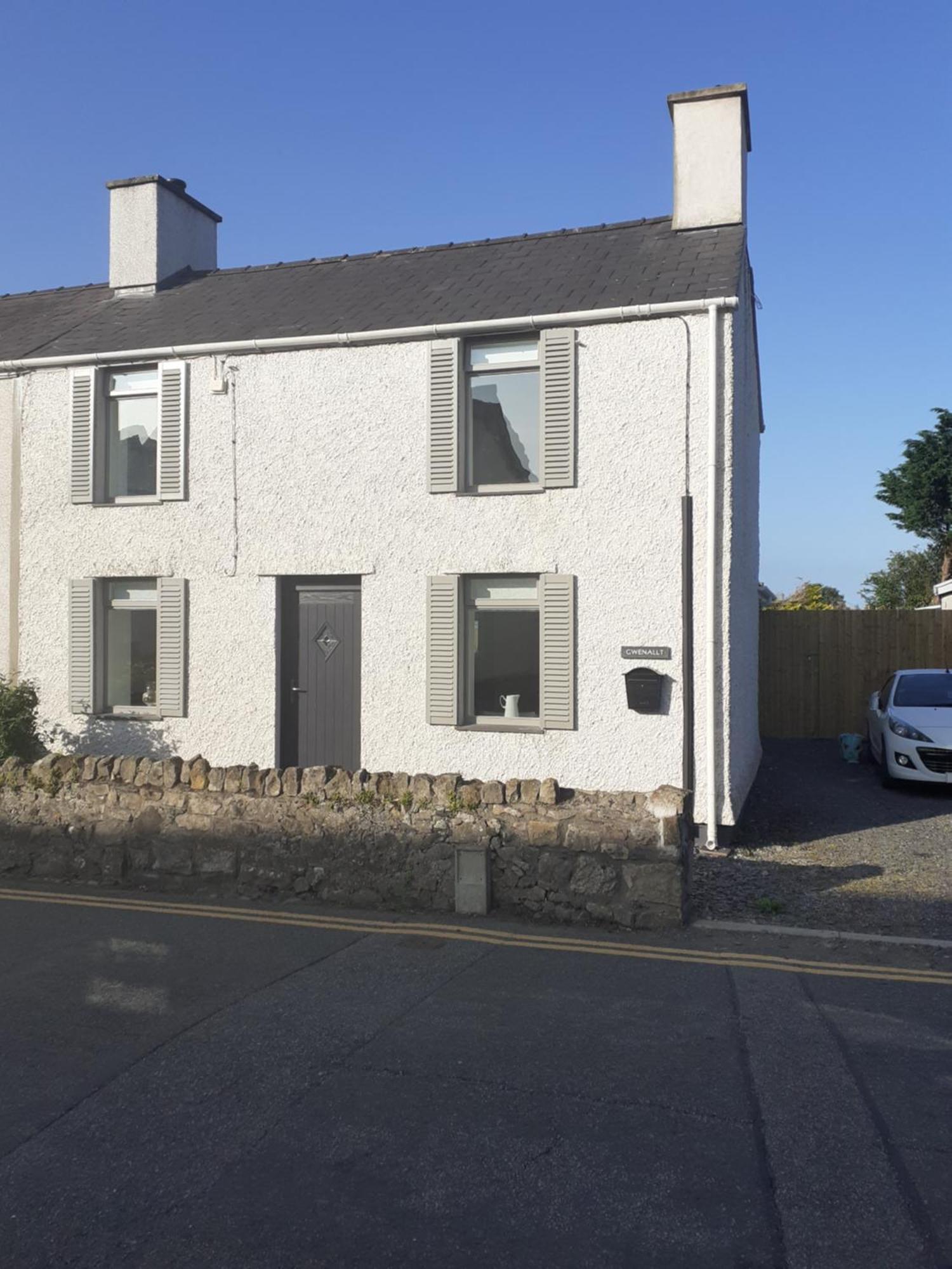Gwenallt Dwyran Bagian luar foto