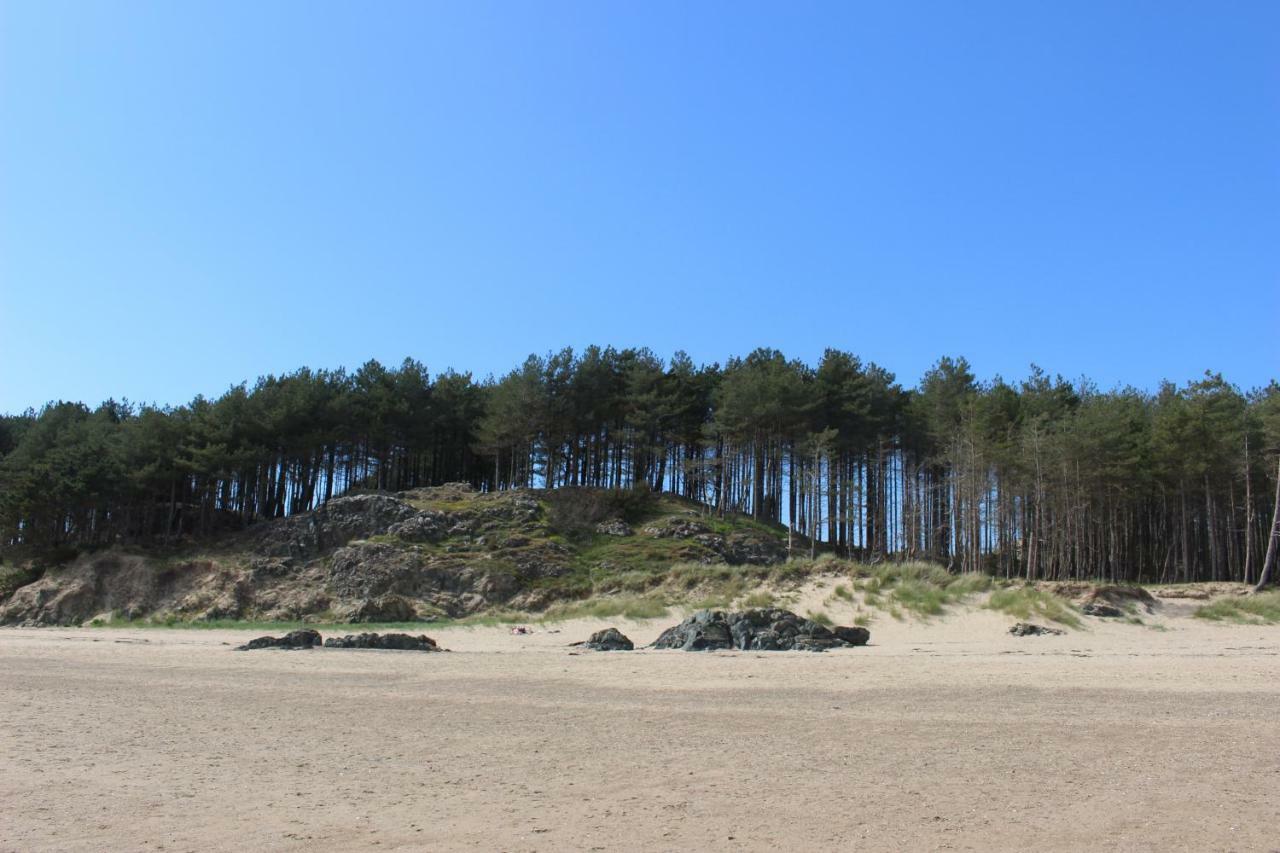 Gwenallt Dwyran Bagian luar foto