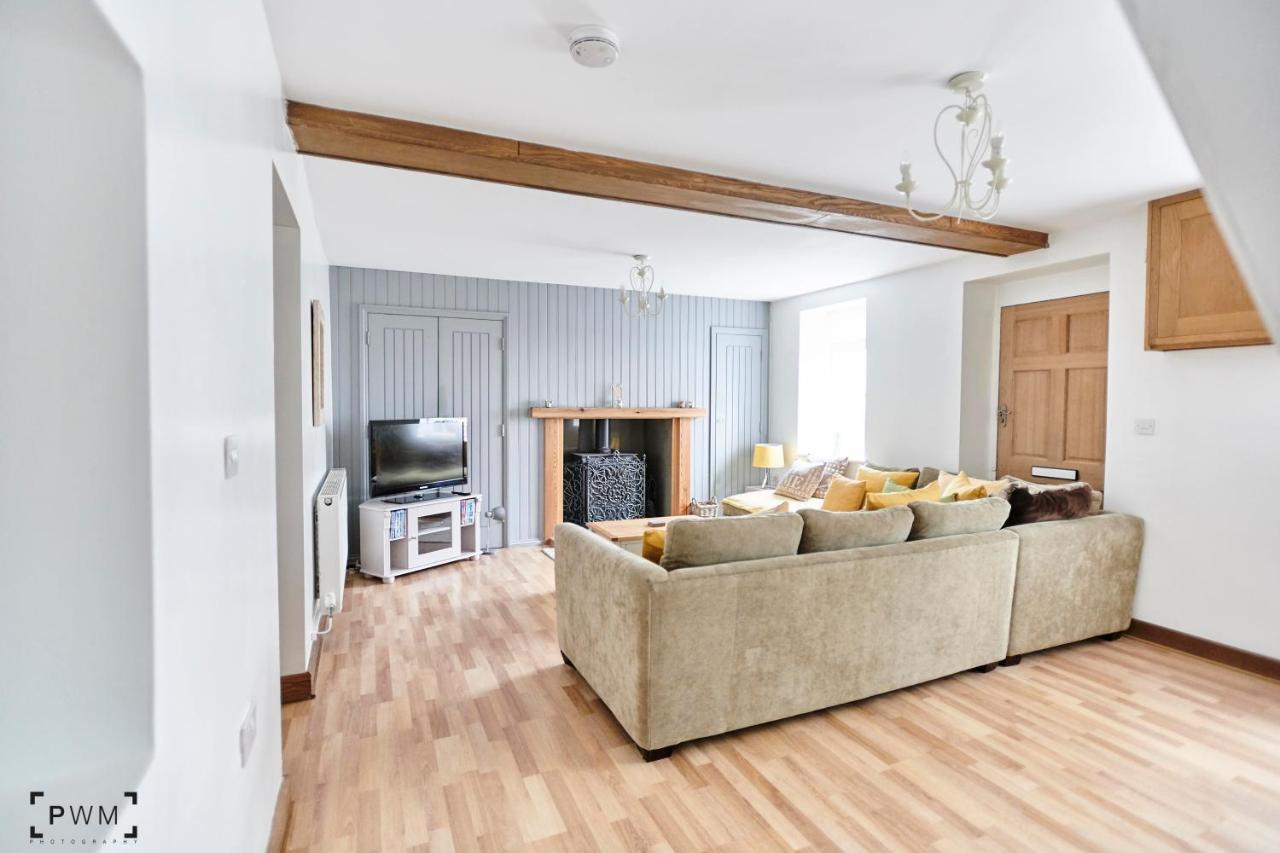 Gwenallt Dwyran Bagian luar foto